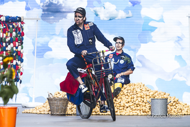 Bas Kosters 'My paper crown' at Amsterdam Fashion Week