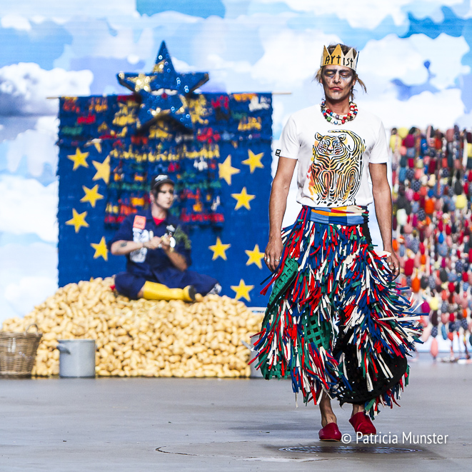 I protect tigers at Bas Kosters 'My paper crown' at Amsterdam Fashion Week