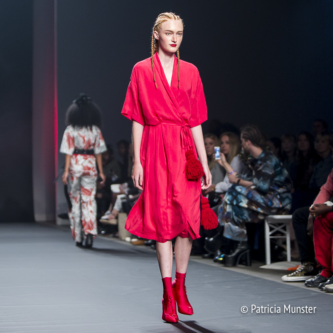 Rode jurk bij Merel van Glabbeek at Amsterdam Fashion Week